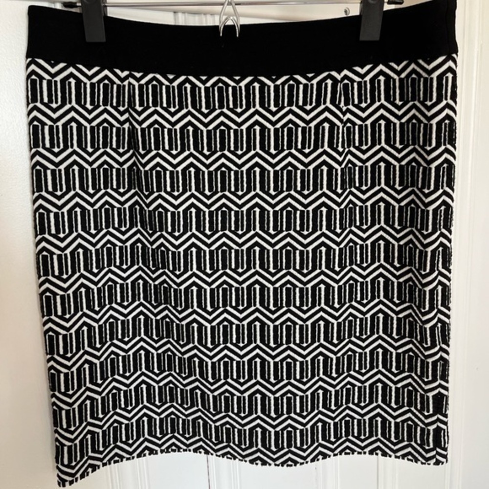 Banana Republic geometric print skirt size 8P